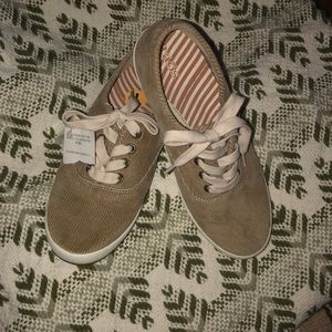 Taos Gueststar corduroy tennis shoes.
